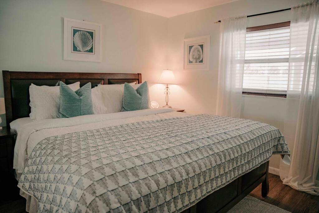 Entire Home, Heated Pool, Just 10 Min To Beach! 베로 비치 외부 사진