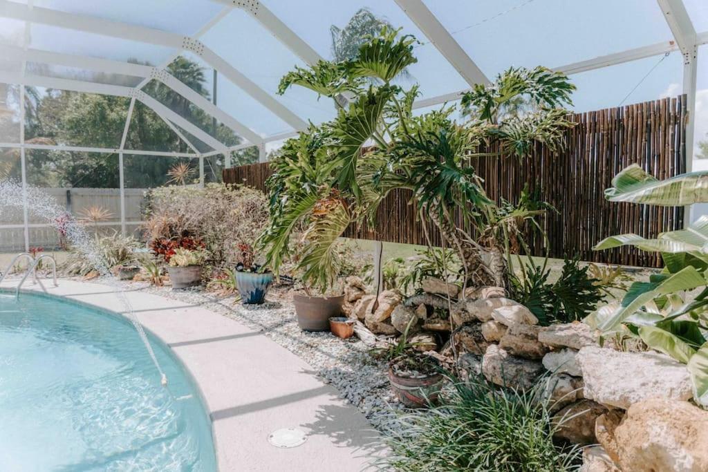 Entire Home, Heated Pool, Just 10 Min To Beach! 베로 비치 외부 사진